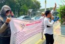 Sejumlah Mahasiswa Kembali Menggelar Aksi di Depan Gedung PT Timah, Ini Tuntutannya - JPNN.com