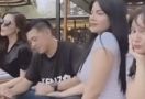 Diisukan Jadi Orang Ketiga, Dinar Candy Kedapatan Berpegangan dengan Ko Apex  - JPNN.com