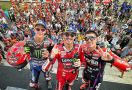 Naik Podium MotoGP Indonesia 2023, Fabio Quartararo Lempar Sepatu - JPNN.com