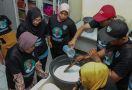 Kowarteg Ganjar Bantu Ekonomi Warga Lewat Pelatihan Pembuatan Sabun Cuci Piring - JPNN.com