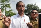 Kunjungi Pasar Sekip Ujung Palembang, Jokowi Temukan Harga Cabai Naik - JPNN.com