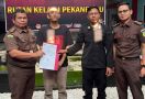 Jaksa Diduga Terima Suap Kasus Narkoba, Sang Perantara Ditangkap Kejati Riau - JPNN.com