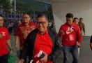 Hasto dan Tokoh Penting TPN Ganjar-Mahfud Menonton Final Liga Kampung - JPNN.com