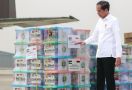 Jokowi Lepas Puluhan Ton Bantuan Kemanusiaan BAZNAS ke Palestina - JPNN.com