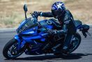 Suzuki GSX-8R Melantai di EICMA 2023, Penantang Yamaha R7 - JPNN.com