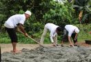 Sukarelawan Ganjar & Warga Gotong Royong Bangun Lapangan Bulu Tangkis di Serdang Bedagai - JPNN.com