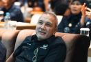 Idris Sandiya Tak Menyangka Bakal Dapat Hadiah Pisang dari Warga Jatisampurna - JPNN.com