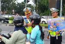 Ditlantas Polda Riau Gelar Razia, Pengendara Tidak Gunakan Helm SNI Bakal Ditindak - JPNN.com