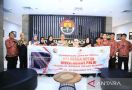 Irjen Sandi Berangkatkan Umrah 15 Polisi dan Jurnalis - JPNN.com
