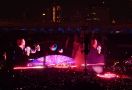 Buka Konser Dengan Lagu Higher Power, Coldplay Guncang SUGBK Senayan - JPNN.com