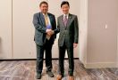 Menko Airlangga Bertemu Menteri Ekonomi Jepang, Bahas Pengembangan Kendaraan Listrik - JPNN.com