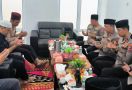 UAS Didatangi 4 Jenderal Pimpinan Satgas NCS Polri - JPNN.com