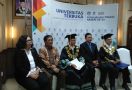 Wali Kota Madiun Jadi Doktor Pertama Lulusan Universitas Terbuka, Usung Smart City  - JPNN.com