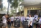 Ganjar Milenial Beri Bantuan Tempat Penampungan Air Untuk Warga di Lombok Tengah - JPNN.com