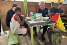 Ganjar & 2 Bocah Merauke Menikmati Sarapan di Warung Sederhana, Lina Gemetaran - JPNN.com