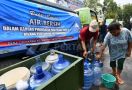 Warga Cantigi Gembira Sambut Bantuan 25 Ribu Liter Air Bersih dari Kilang Pertamina Balongan - JPNN.com