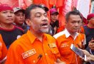 Demo Kepung Kantor Gubernur Jatim, Partai Buruh & Serikat Pekerja Tuntut Kenaikan Upah 15 Persen - JPNN.com