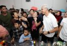 Mampir ke Kedai Seusai Blusukan di Pasar, Ganjar Menerima Aspirasi Soal UMKM - JPNN.com