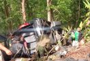Elf Bawa 17 Penumpang Kecelakaan Tunggal di Jalur Cino Mati, Satu Orang Meninggal - JPNN.com
