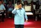Prabowo Langsung Mengelap Dahi dan Pipi saat Ditanya Ganjar soal Pelanggaran HAM Berat - JPNN.com