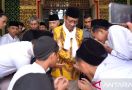 Pak Mahfud Kunjungi Pesantren Tertua di Ciamis, Para Santri Berebutan Cium Tangan - JPNN.com