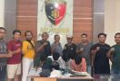 Polisi Sita Airsoft Gun Saat Tangkap 2 Mahasiswa yang Terlibat Perampokan di Sumbawa - JPNN.com
