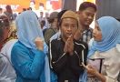 Fajar Sadboy Semringah Diajak Berfoto Bareng Sukarelawan Ndaru - JPNN.com