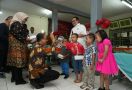 Anies Berbagi Sukacita Malam Natal Bersama Anak-Anak Santo Thomas - JPNN.com