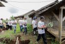 Sukarelawan Ganjar-Mahfud Berikan Bibit Alpukat ke Petani Sukabumi - JPNN.com