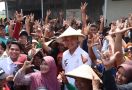 Berdialog dengan Petani di Demak, Ganjar: Indonesia Butuh Tiga Pabrik Pupuk Baru - JPNN.com