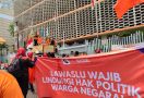 Protes Caleg Dicoret dari DCT, Massa Partai Buruh Demo di Depan Bawaslu - JPNN.com