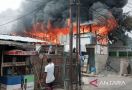 Kebakaran Melanda Toko Bahan Bangunan di Kramat Jati Jaktim - JPNN.com