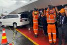 Hujan Lebat Disertai Angin Kencang, 5 Mobil Tertimpa Kanopi di Stasiun Yogyakarta - JPNN.com
