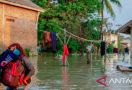 Banjir Merendam Ratusan Rumah di Karawang - JPNN.com