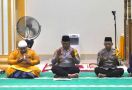 Jamin Keamanan Masyarakat, Kapolres Rohul Salat Subuh Keliling - JPNN.com
