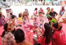Ballooney Berbagi Kebahagiaan bersama Anak-Anak Kolong Jembatan - JPNN.com