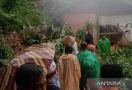 2 Rumah Rusak Berat Akibat Tertimbun Longsor di Cianjur - JPNN.com