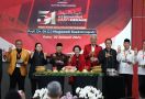 Terima Tumpeng HUT PDIP, Wapres Ma’ruf Amin Berpose Tiga Jari Bareng Megawati-Ganjar - JPNN.com