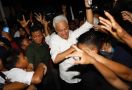 Hasto: Ganjar Berjalan Kaki Buat Ketemu Rakyat, Beda dengan Prabowo yang Naik Alphard Putih - JPNN.com