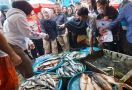 Cek Info Harga Bahan Pokok, Atikoh Ganjar Blusukan ke Pasar 26 Ilir Palembang - JPNN.com