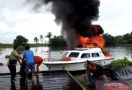Detik-Detik Kapal Cepat di Tapin Kalsel Terbakar, Begini Nasib 14 Orang Penumpangnya - JPNN.com