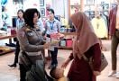 Patroli Dialogis di Pusat Perbelanjaan, Ditlantas Polda Riau Sampaikan Pesan Pemilu Damai - JPNN.com