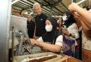 Ganjar Bicara Kesetaraan Pekerja Disabilitas Saat Kunjungi Pabrik Rokok di Kendal - JPNN.com