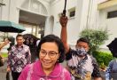 Senyum Sri Mulyani saat Ditanya Isu Perselisihan dengan Prabowo - JPNN.com