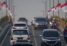 Polisi Melarang Kendaraan Roda 2 dari Selatan Melintasi Jembatan Mayangkara Surabaya - JPNN.com