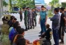 TNI AL Berhasil Amankan 24 PMI Nonprosedural yang Kembali dari Malaysia - JPNN.com