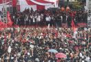 Puluhan Ribu Massa Diguyur Hujan di Hajatan Rakyat Banyuwangi, Megawati Ucap Terima Kasih - JPNN.com
