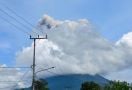 Gunung Ibu di Maluku Utara Meletus, Melontarkan Abu Vulkanik Setinggi 1 Kilometer - JPNN.com