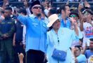 Kampanye Akbar Prabowo-Gibran: Ahmad Dhani Menghampiri Titiek Soeharto, Lalu Bilang Begini - JPNN.com