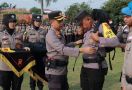 Polres Kampar Salurkan Logistik untuk Pasukan Pengamanan TPS Pemilu 2024 - JPNN.com